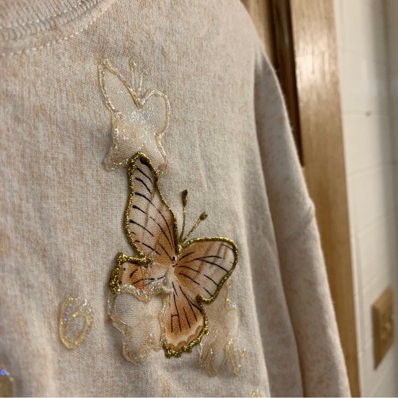 Fruit Of The Loom Sweatshirt Women’s L Cream Long Sleeve Embellished Butterfly - Picture 6 of 7